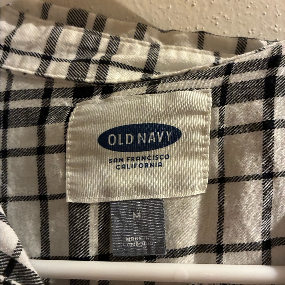 Old Navy Women’s Black and White Plaid Shirt - Picture 2 of 3